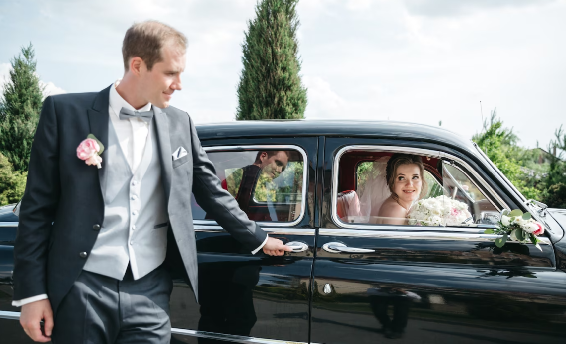 7 Benefits of Hiring a Limousine for Your Wedding
