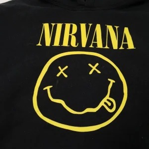 kurt-cobain-nirvana-band-smile-f